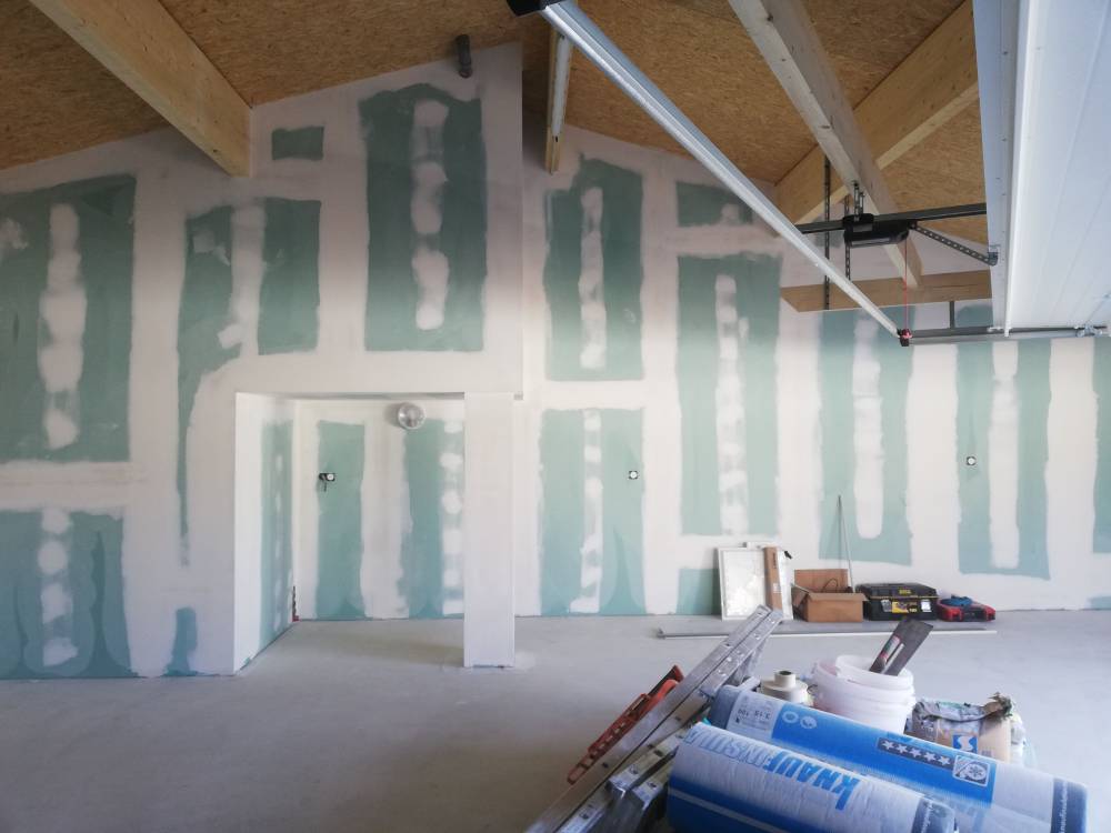 Isolation de mur extérieur par l'intérieur et plaque de plâtre pour aménagement de garage 2-min